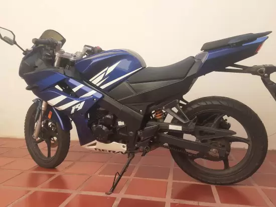 $ 700 USD Moto Bera R1 200F 1300km